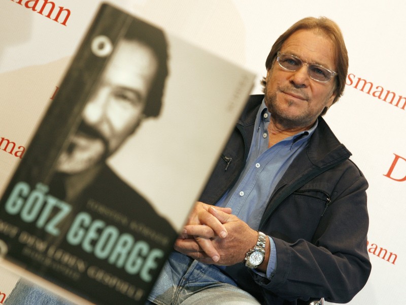 2008 stellte George außerdem seine Biografie „Götz George. Mit dem Leben gespielt“ vor.
