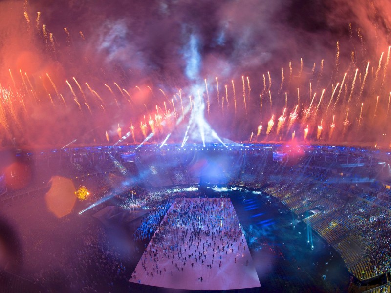 Ein großes Feuerwerk zur Eröffnung der Paralympics in Rio de Janeiro. Entzündet wurde es sofort nach der Rede von... 