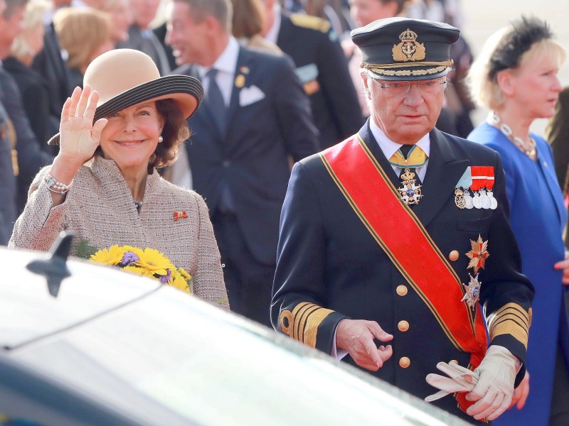 Vier Tage nehmen sie sich Zeit: König Carl XVI. Gustaf und Königin Silvia von Schweden besuchen Deutschland. Mittwoch Vormittag landeten sie auf dem Berliner Flughafen Tegel.