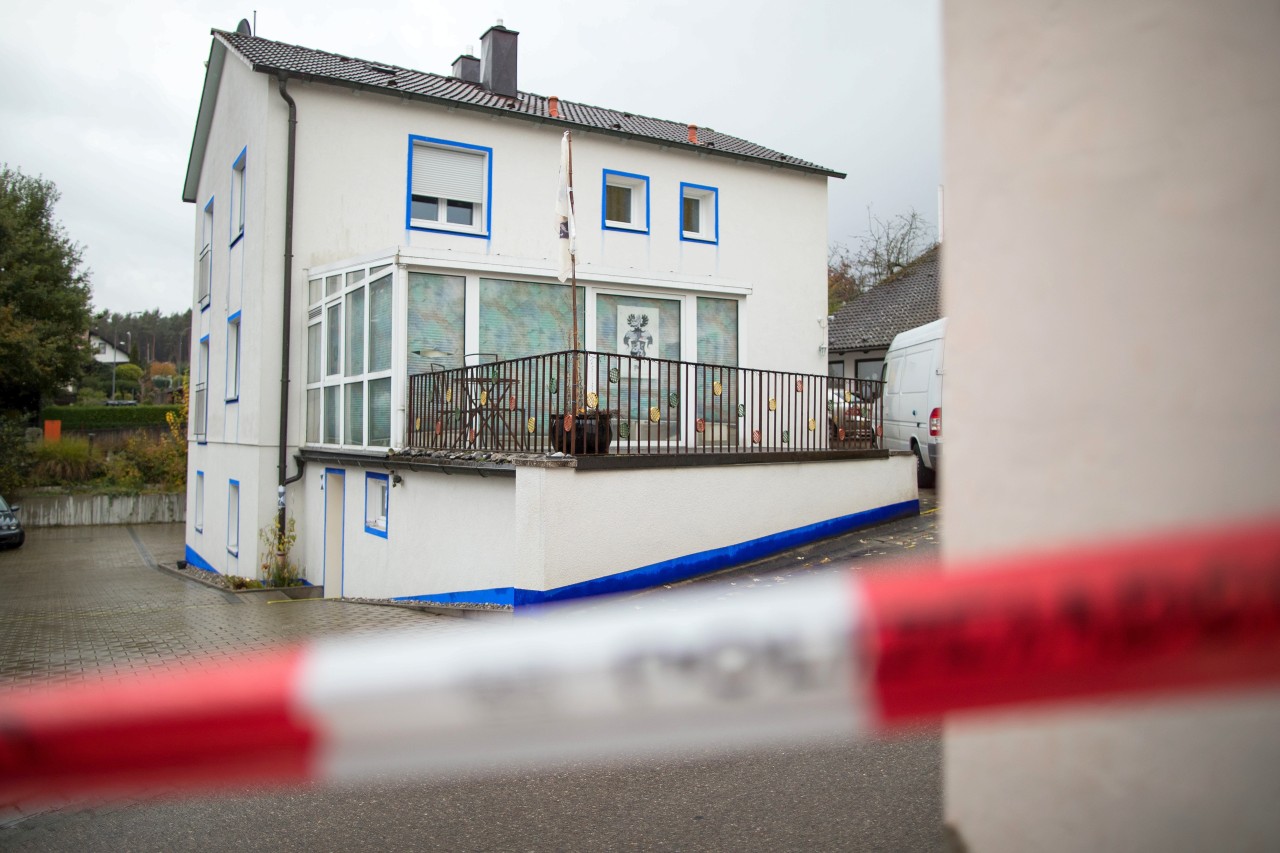 In diesem Haus wurde am Mittwoch ein Polizist von einem „Reichsbürger“ tödlich verletzt.