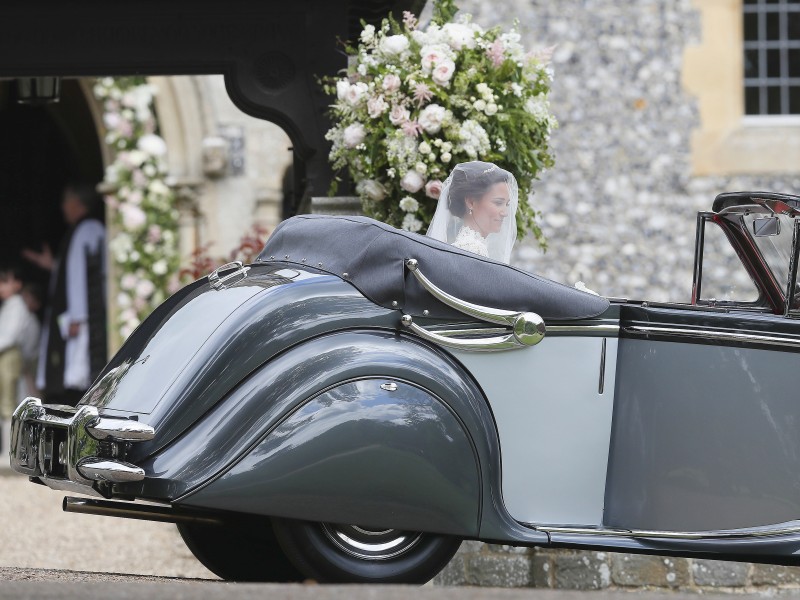 Pippa Middleton, die Schwester der Herzogin von Cambridge, wird vor die St. Mark's Kirche in Englefield (Großbritannien) gefahren. Die 33-Jährige heiratet am Samstag den Investmentbanker James Matthews. 