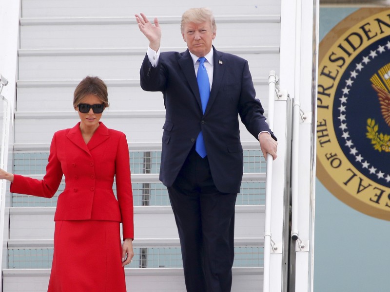 Gemeinsam mit seiner Ehefrau Melania ist US-Präsident Donald Trump zu seinem Staatsbesuch in Frankreich eingetroffen – nur wenige Tage nach dem G20-Gipfel in Hamburg ist es die nächste Europareise.