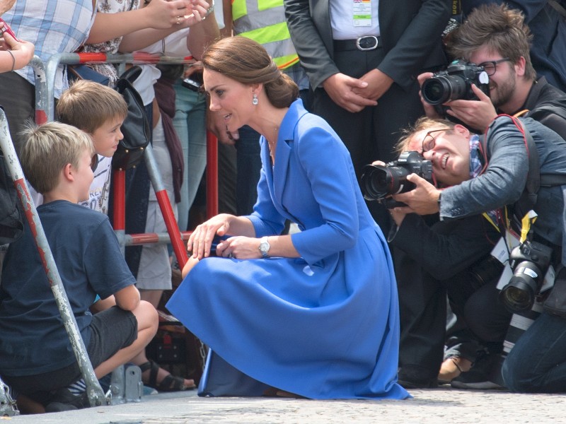 Die britische Herzogin nahm sich auch Zeit für die ganz kleinen Fans. 