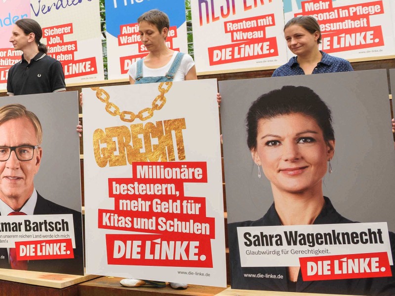 Etwas verwirrend kommt das Großplakat der Linkspartei daher. Was ist da jetzt durchgestrichen, und was gilt? 