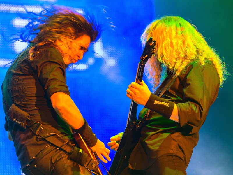 Am Freitag griffen dann Christopher Alan „Chris“ Broderick (l.) und Dave Mustaine, der US-Metalband Megadeth in die Saiten.
