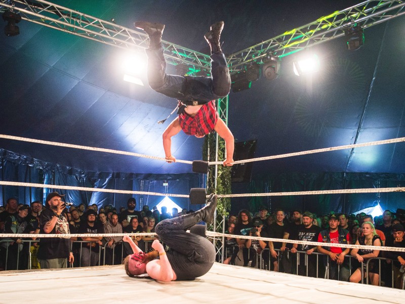 Sogar eine Wrestling-Show wurde den Festival-Besuchern geboten. 
