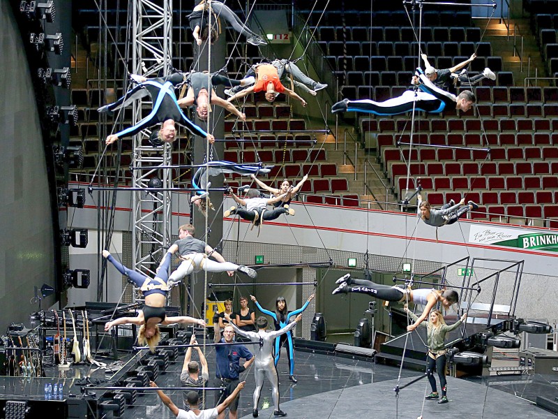 Die Akrobatik mit dem Cirque du Soleil musste viel geporbt werden.