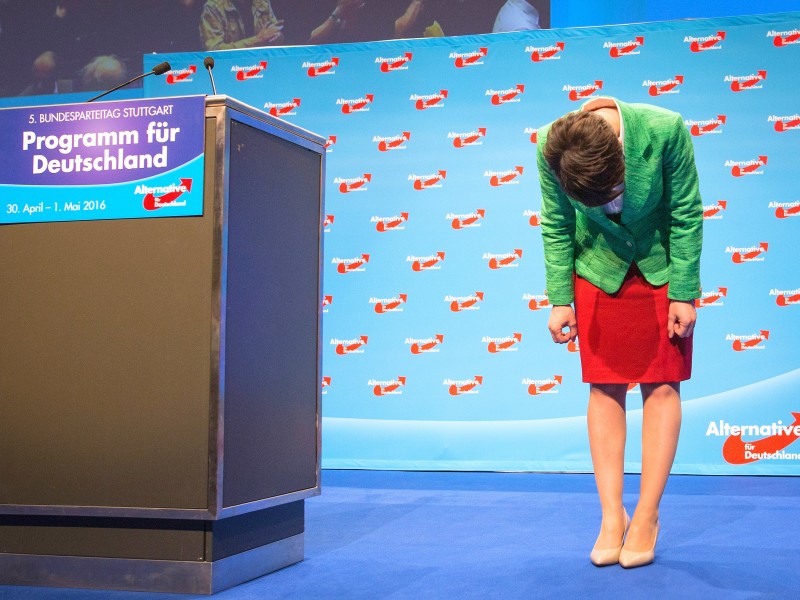 Die AfD huldigte ihrer Vorsitzenden Frauke Petry, hier auf dem Bundesparteitag im Frühjahr 2016. 