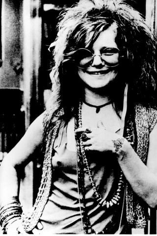 Nur gut zwei Wochen später starb am 4. Oktober 1970 mit nur 27 Jahren Janis Joplin in Los Angeles – wieder war eine Mischung von Alkohol und Tabletten die Ursache. Die Blues- und Rocksängerin wurde zur Ikone der Hippiekultur und – ob berechtigt oder nicht – mit ihrem auf und neben der Bühne ausgestellten Selbstbewusstsein zu einer frühen feministischen Leitfigur.