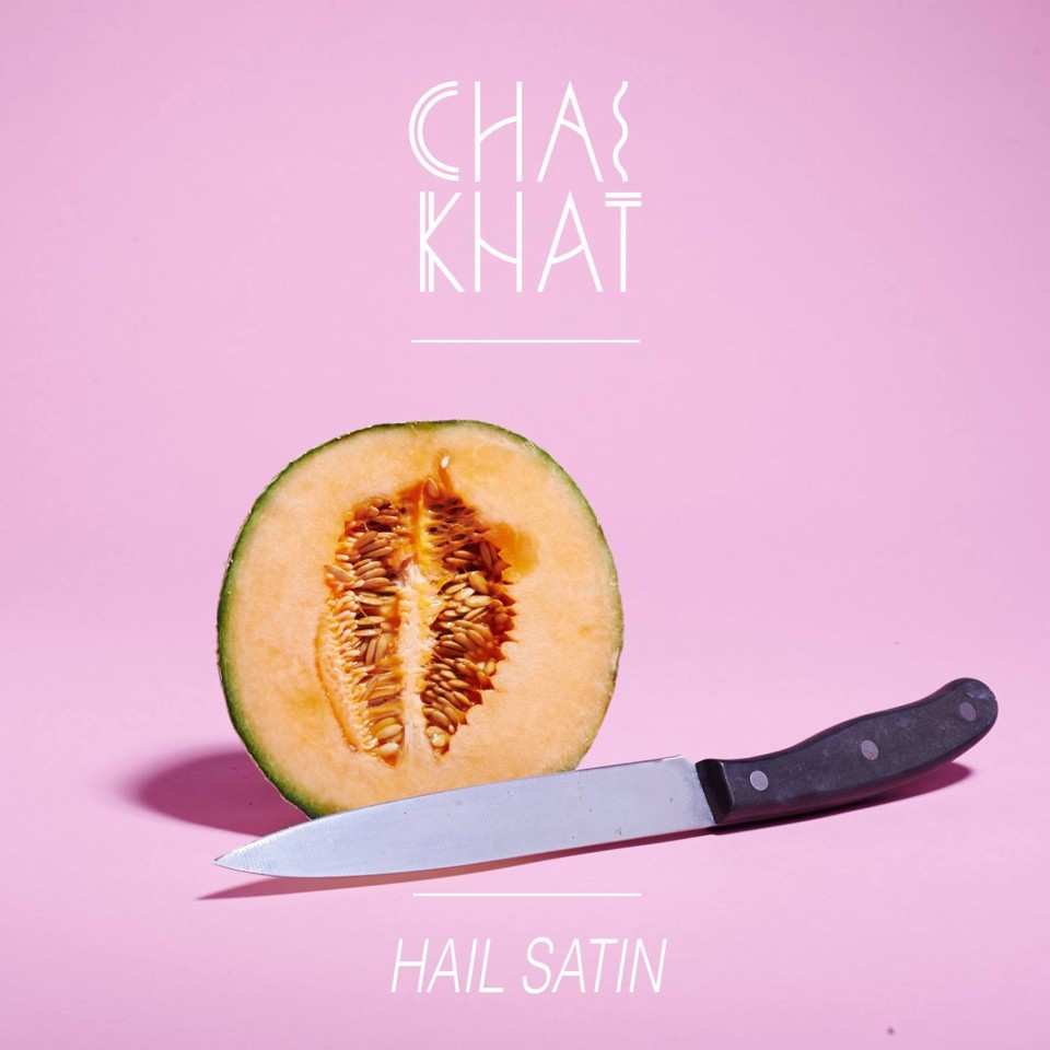 „Hail Satin“ heisst die erste Single, der du seit dem 2. Dezember lauschen darfst. 