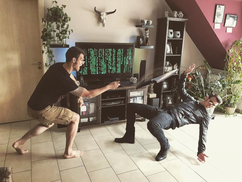 Ein Matrix-Fight mit Neo im Wohnzimmer