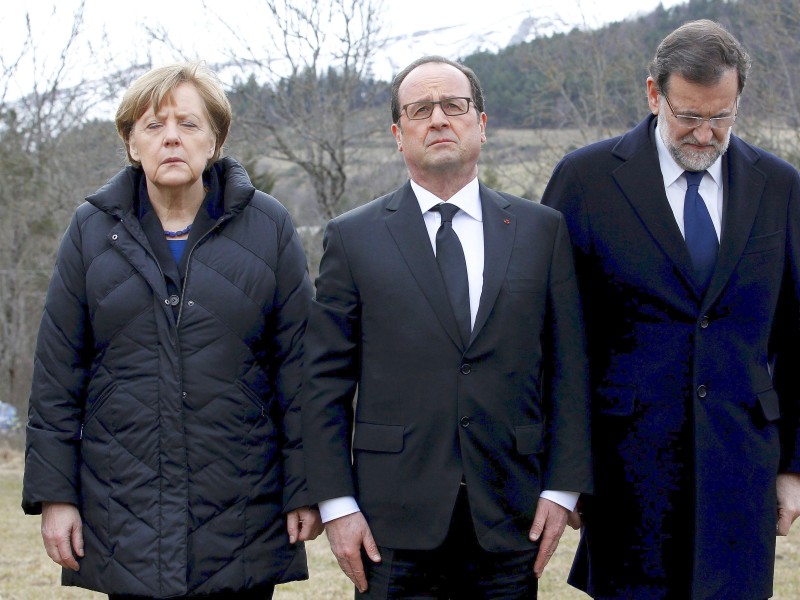 Am Tag nach der Katastrophe gedachten Bundeskanzlerin Angela Merkel, Frankreichs Präsident François Hollande und Spaniens Premierminister Marian Rajoy in Seyne-les-Alpes der Opfer. 72 der Opfer kamen aus Deutschland, darunter...