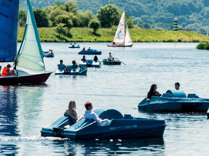 genauso gut zu einer Tretboot-Fahrt taugen.