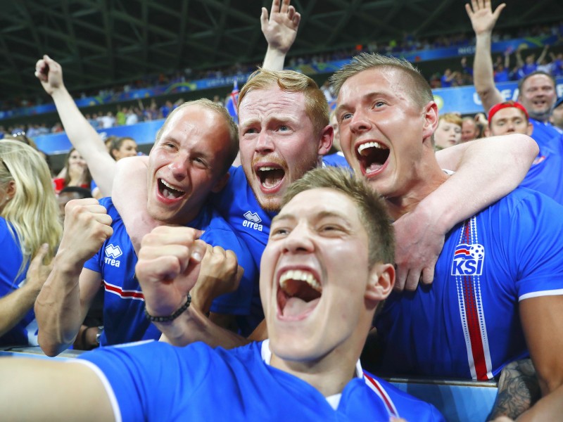 Das Fußball-Märchen geht weiter: Die isländischen Fans konnten am Montagabend im Stade de Nice ein sensationelles 2:1 gegen England und ...