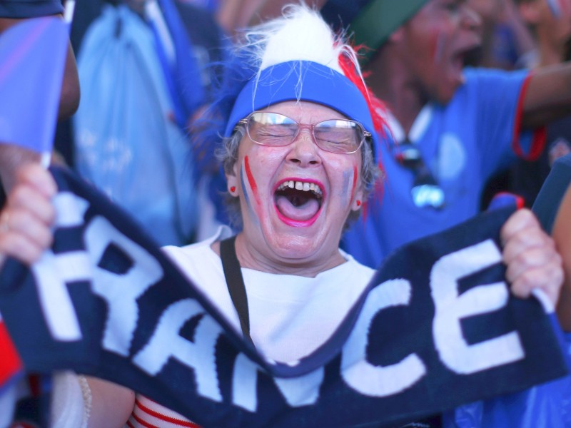Freude, Trauer, Euphorie: In der Finalphase der Europameisterschaft fiebern die Fans leidenschaftlich mit. Das sind die besten Bilder. Frankreich hat das Halbfinale der EM erreicht. Die Freude darüber schrie diese Frau laut heraus. 