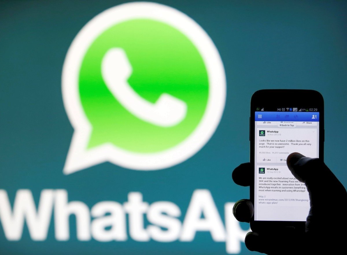 2017-05-04T001249Z_687475470_RC11EA26E400_RTRMADP_3_WHATSAPP-OUTAGES.JPG