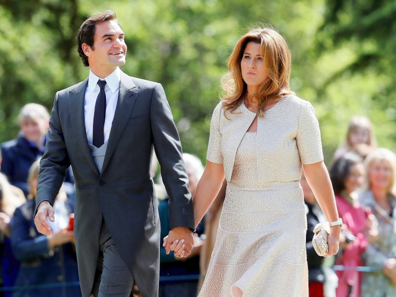 Der Schweizer Tennisspieler Roger Federer und seine Frau Mirka sind ebenfalls unter den Gästen.