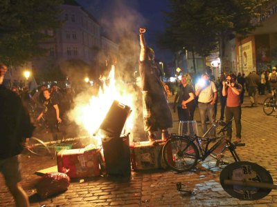 2017-07-06T212815Z_613867096_UP1ED761NN2EH_RTRMADP_3_G20-GERMANY-PROTEST.JPG