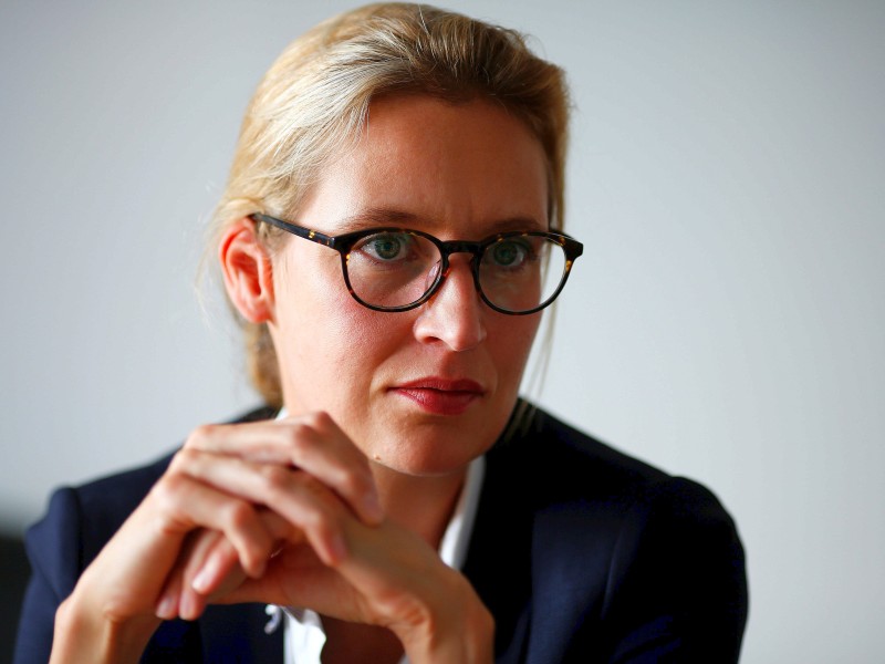 AfD-Spitzenkandidatin Alice Weidel lebt mit der Schweizer Film- und Fernsehproduzentin Sarah Bossard in einer eingetragenen Partnerschaft zusammen. 