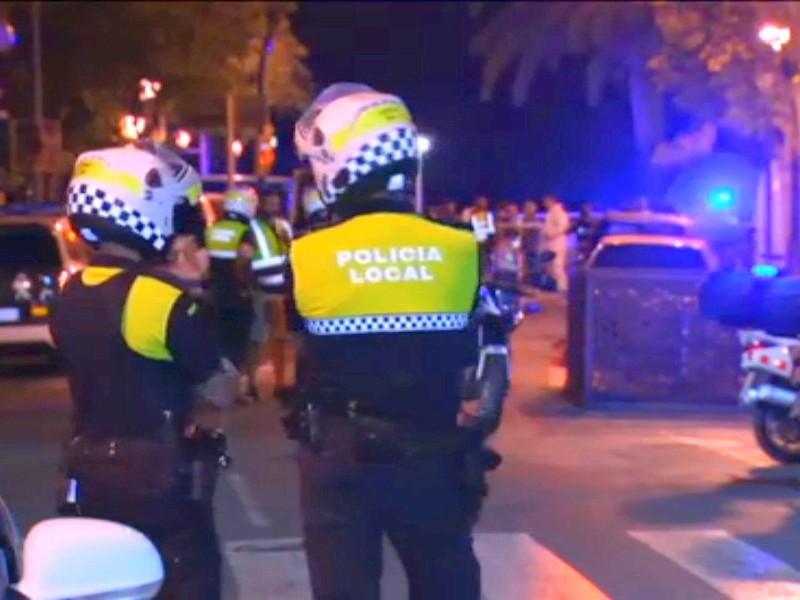 Wenige Stunden nach dem Terroranschlag in Barcelona tötete die Polizei in einem Küstenort in Katalonien fünf mutmaßliche Attentäter. Die Täter sollen eine ähnliche Tat wie in Barcelona geplant haben und trugen auch Sprengstoffgürtel.