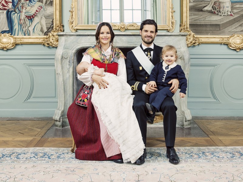 Und auch bei Viktorias Bruder Prinz Carl Philip von Schweden und Prinzessin Sofia ist das Familienglück perfekt. Der älteste Sohn kam am 19. April 2016 zur Welt und hört auf den Namen Prinz Alexander (r.). Brüderchen Gabriel folgte am 31. August 2017.