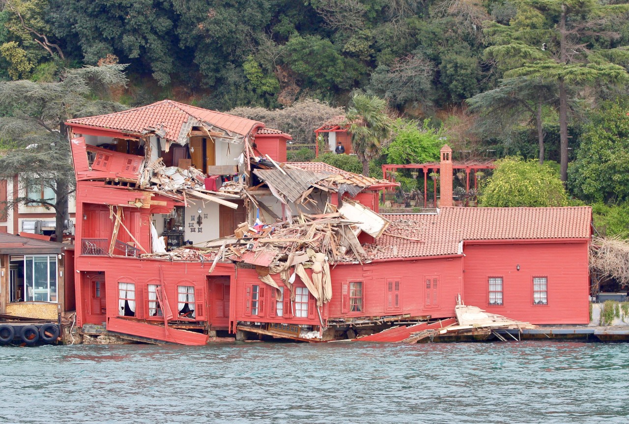 Die schwer beschädigte „Hekimbasi Salih Efendi“ Villa. 