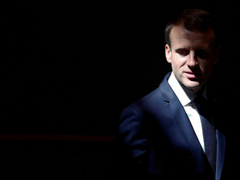 Der Arztsohn war bis 2012 gut bezahlter Investmentbanker bei Rothschild & Cie., dann holte ihn der damalige Präsident François Hollande als Berater in den Elysée-Palast. Von 2014 bis 2016 war er Wirtschaftsminister.