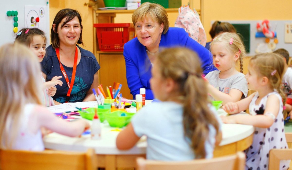 2018-07-18T113944Z_942432773_RC1A4A3CC640_RTRMADP_3_GERMANY-CHARITY-MERKEL.JPG