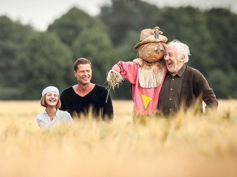 2014 produzierte Schweiger den erfolgreichsten Film des Jahres: „Honig im Kopf“. Der Film nimmt sich dem Thema der Alzheimer-Krankheit an. Dieter Hallervorden glänzt in einer der Hauptrollen, Tochter Emma ist abermals am Start. 