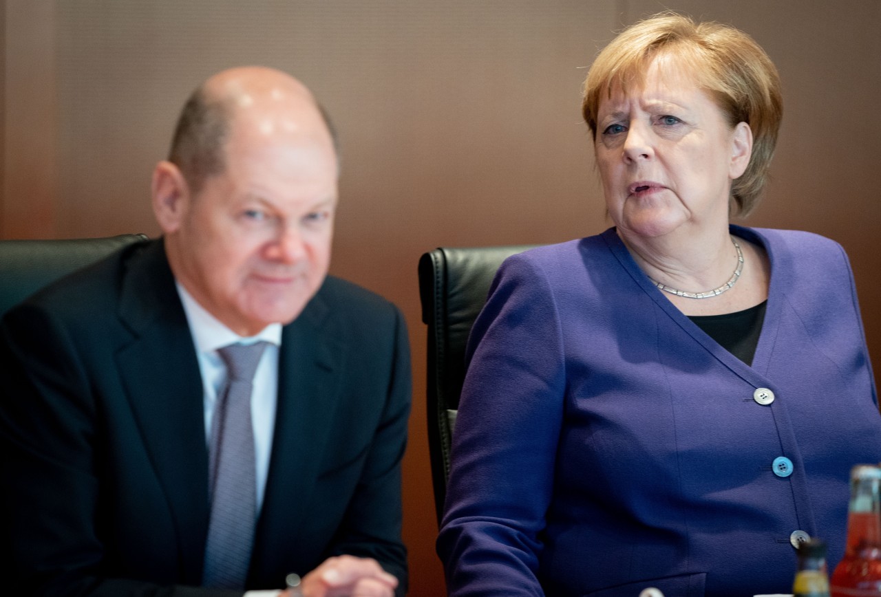 Muss Angela Merkel schon früher für Olaf Scholz Platz machen? 