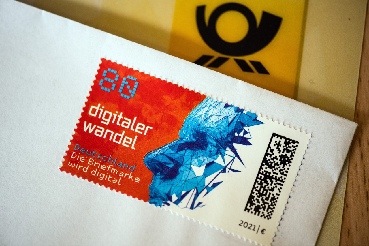 Die Briefmarken online zu bestellen ist bei der Deutschen Post gar nicht so einfach. (Symbolbild) 