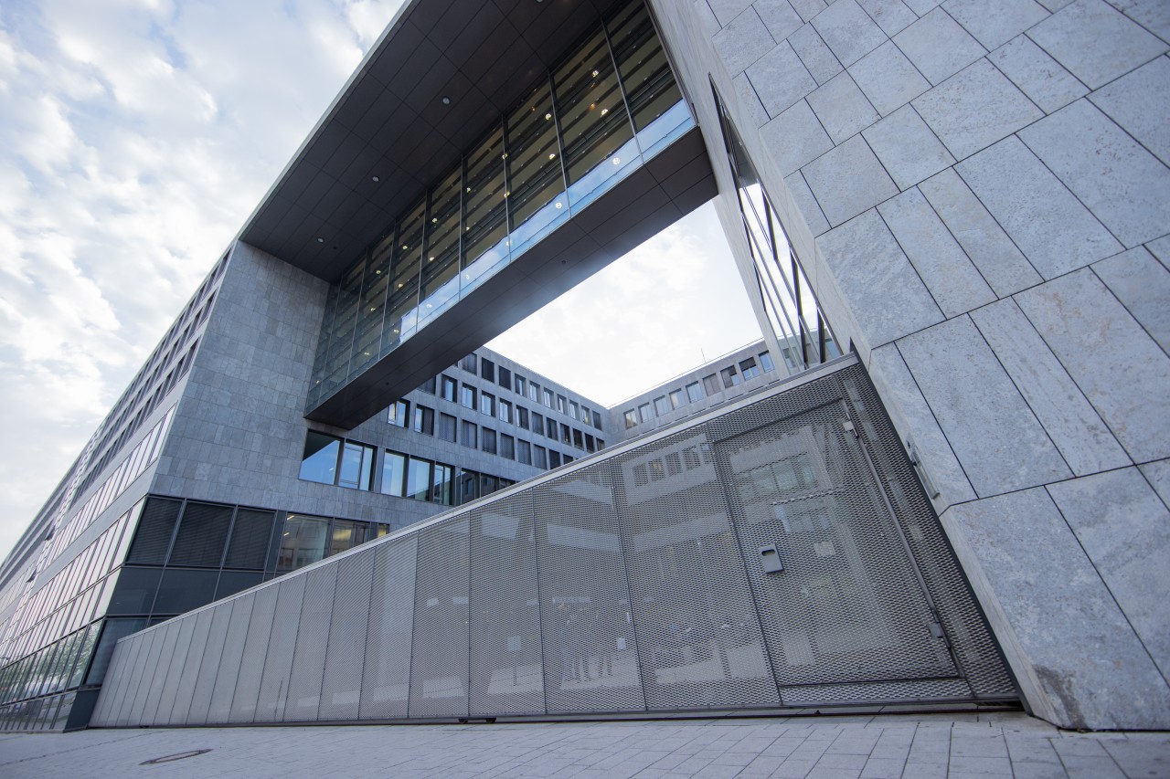 Das Düsseldorfer Gerichtsgebäude ist streng abgeschirmt.