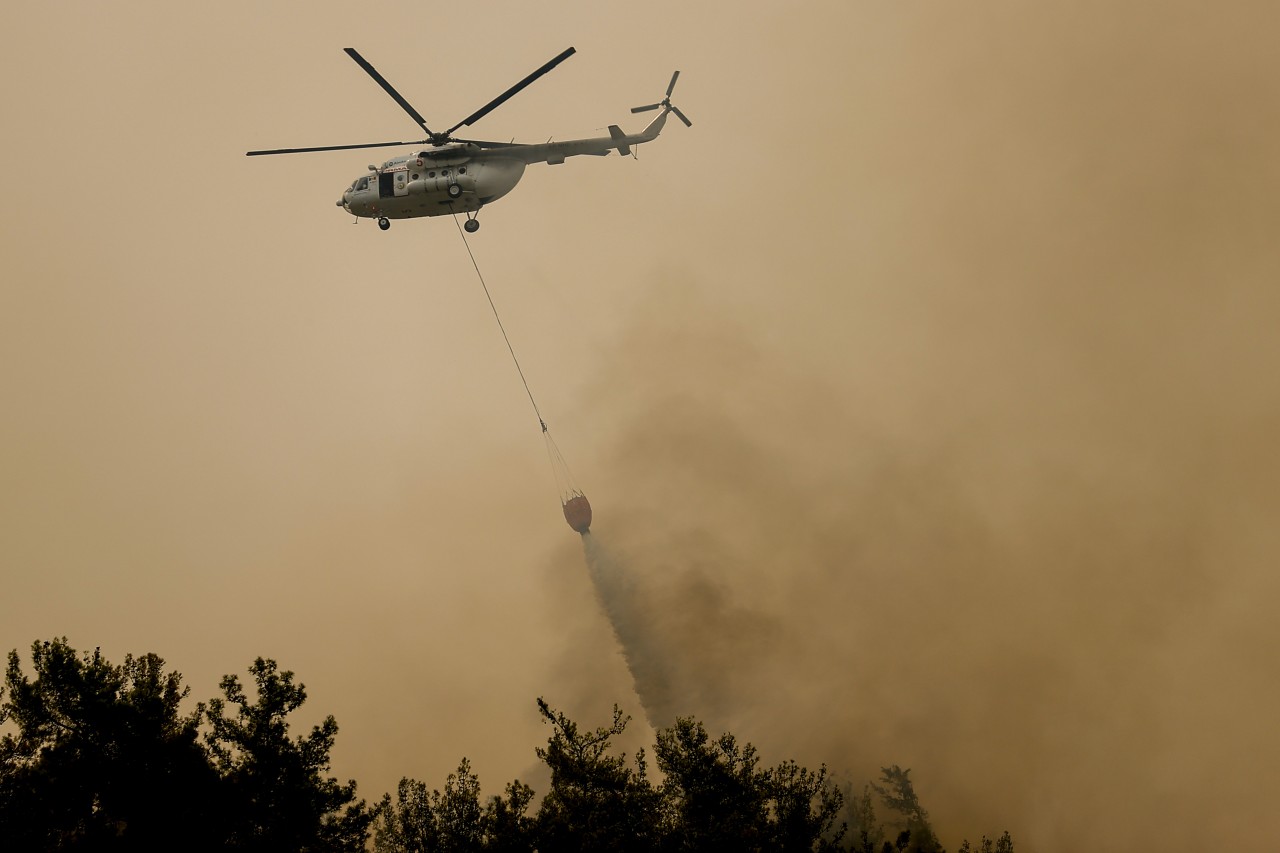 In der Türkei kämpfen die Einsatzkräfte wie auch in anderen Mittelmeerregionen gegen heftige Waldbrände.