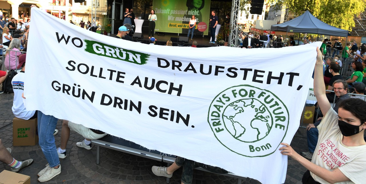 Die „Fridays for Future“-Demos setzen die Klimakrise ganz oben auf die politische Agenda – und beflügelten so auch die Grünen in Umfragen. Werden nach der Bundestagswahl nun Hoffnungen enttäuscht, wenn die Grünen selbst mitregieren? 