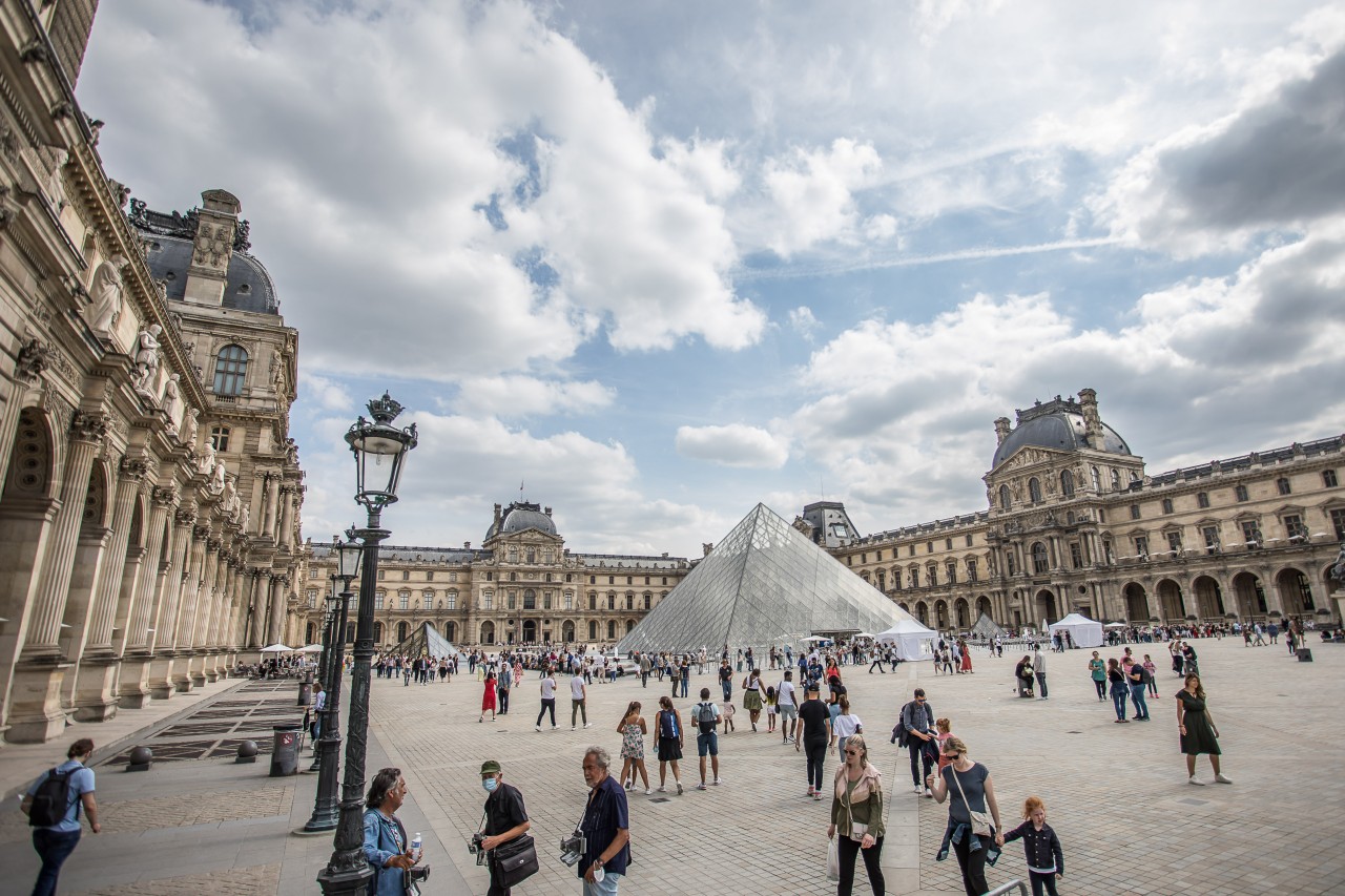 Der Louvre in Paris. 