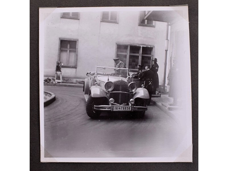 Der Chef der Luftwaffe, Hermann Göring, fährt am Berghof vor. 