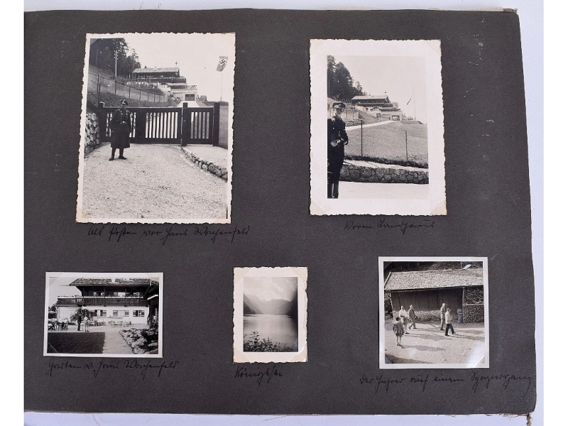 Ein britischer Fotograf soll das Album aus dem Führerbunker in Berlin nach Kriegsende mitgenommen haben. 