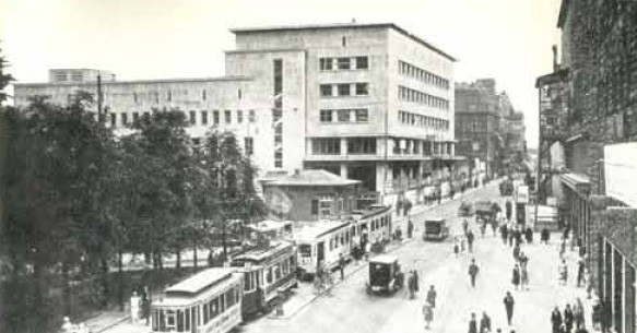 1950 wurde die Lichtburg wiedereröffnet.