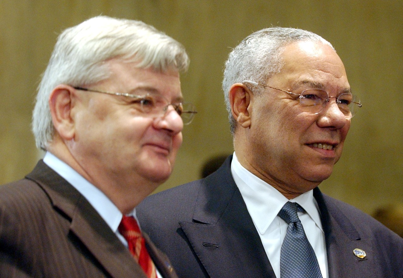 Stritten damals energisch über den Irak-Krieg: Die Außenminister Joschka Fischer und Colin Powell. 