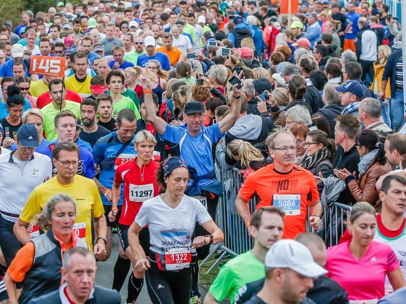 03.10.2016 Dortmund Hoerde - Halbmarathon rund um den Phoenixsee - AOK Lauftag am See - Copy Stephan SchÃ¼tze