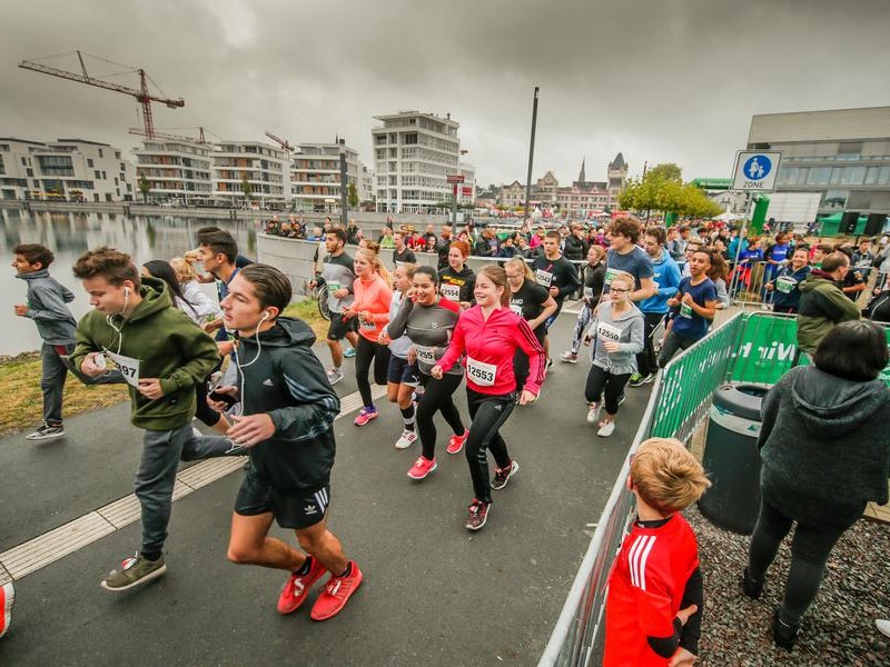 Am 3. Oktober liefen wieder tausende alte und junge Läufer um den Phoenix-See.
