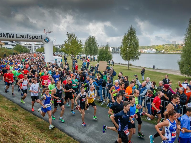 Am 3. Oktober liefen wieder tausende alte und junge Läufer um den Phoenix-See.