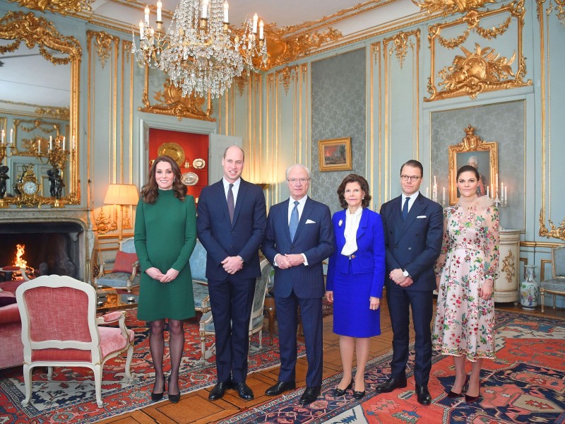 Das britische Herzogpaar wurde von Schwedens König Carl XVI Gustaf, Königin Silvia, Prinz Daniel und Kronprinzessin Victoria zu einem Mittagessen im königlichen Palast empfangen. 