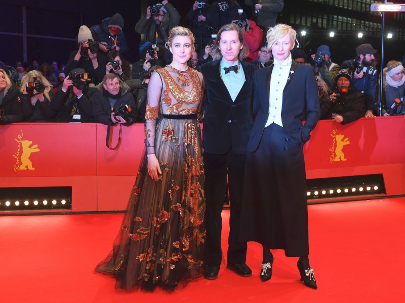 Greta Gerwig und Tilda Swinton mit Regisseur Wes Anderson, dessen Film auf der Eröffnungsgala gezeigt wurde.