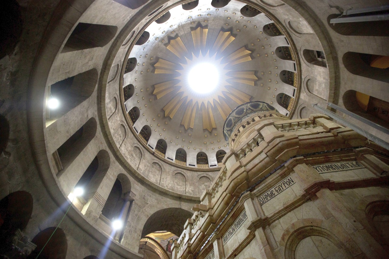 Blick in die Kuppel der Jerusalemer Grabeskirche, die zum Unesco-Welterbe zählt.