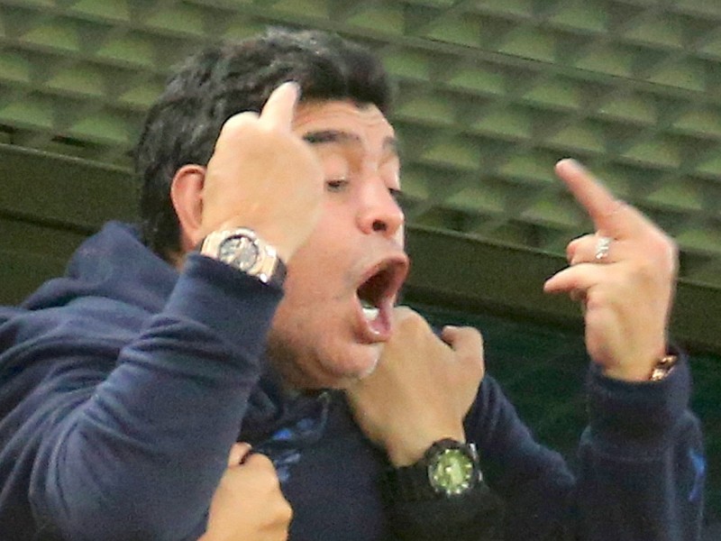 Stinkefinger-Alarm beim ehemaligen argentinischen Fußballspieler Diego Maradona.