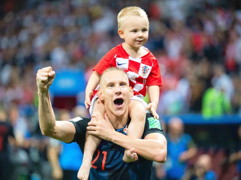 Nach dem 2:1 gegen England hat sich der kroatische Kicker Domagoj Vida seinen Sohn geschnappt und ihn auf den Schultern durchs Luschnikistadion getragen. 