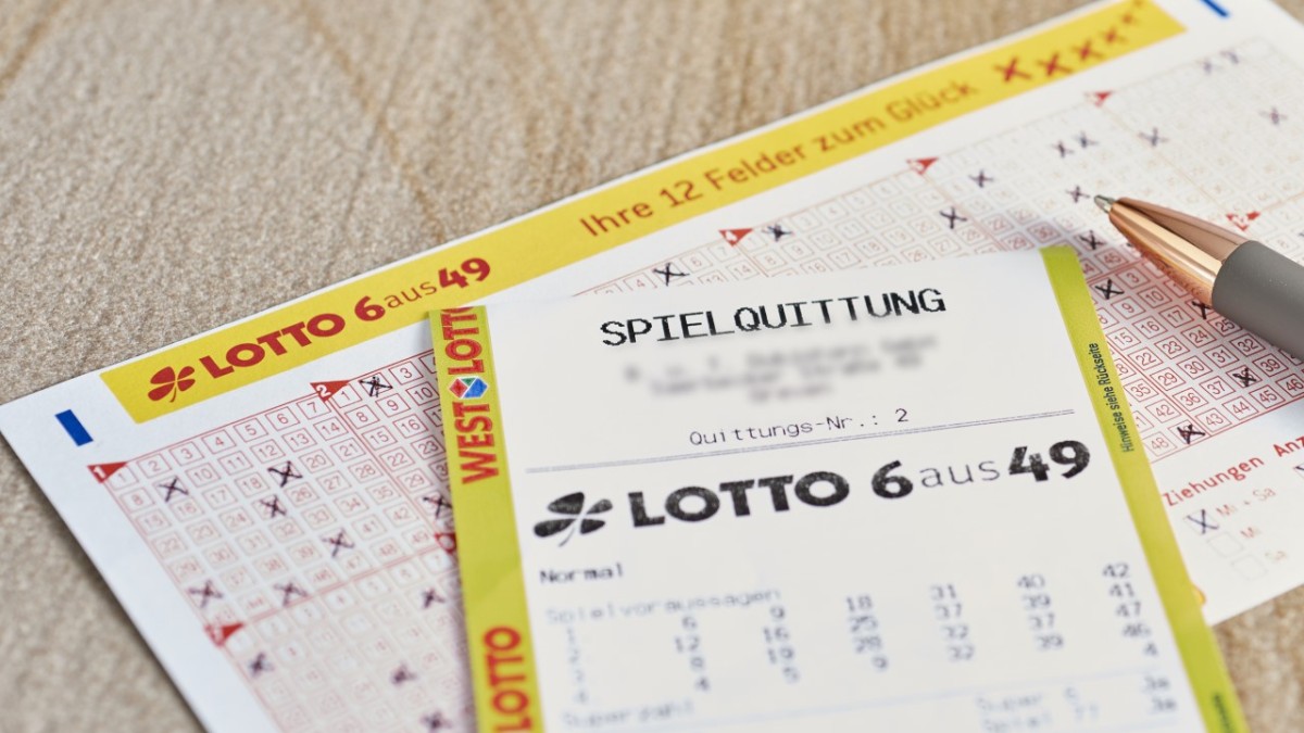 Volltreffer in der zweiten Gewinnklasse bei LOTTO 6aus49: Ein Spielteilnehmer aus dem Rhein-Kreis Neuss gewinnt mit „sechs Richtigen“ rund 2,6 Millionen Euro.