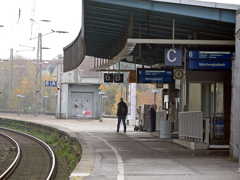 Lokführer-Streik in der Region: Zahlreiche Pendler sind betroffen, der Personenverkehr ist beeinträchtigt.  Vom ...