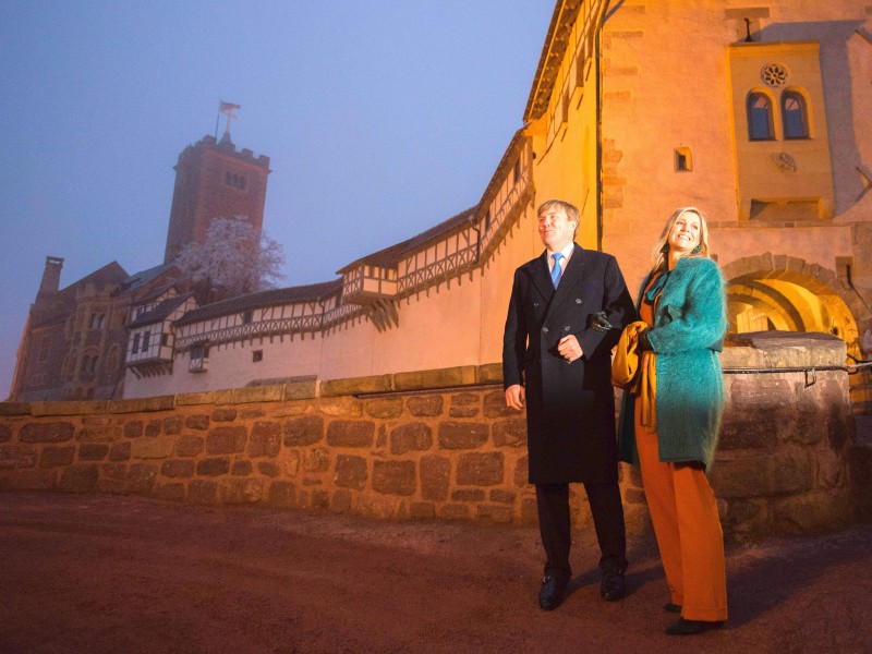 Das niederländische Königspaar König Willem-Alexander und Königin Maxima besuchten am Dienstag zu Beginn ihres Arbeitsreise in Thüringen die Wartburg bei Eisenach. Das Paar befindet sich im Lutherjahr auf den Spuren des Reformators.